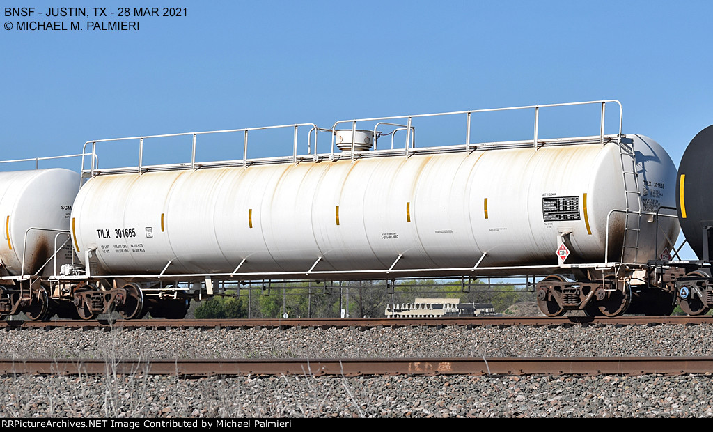 TILX Tank Car 301665